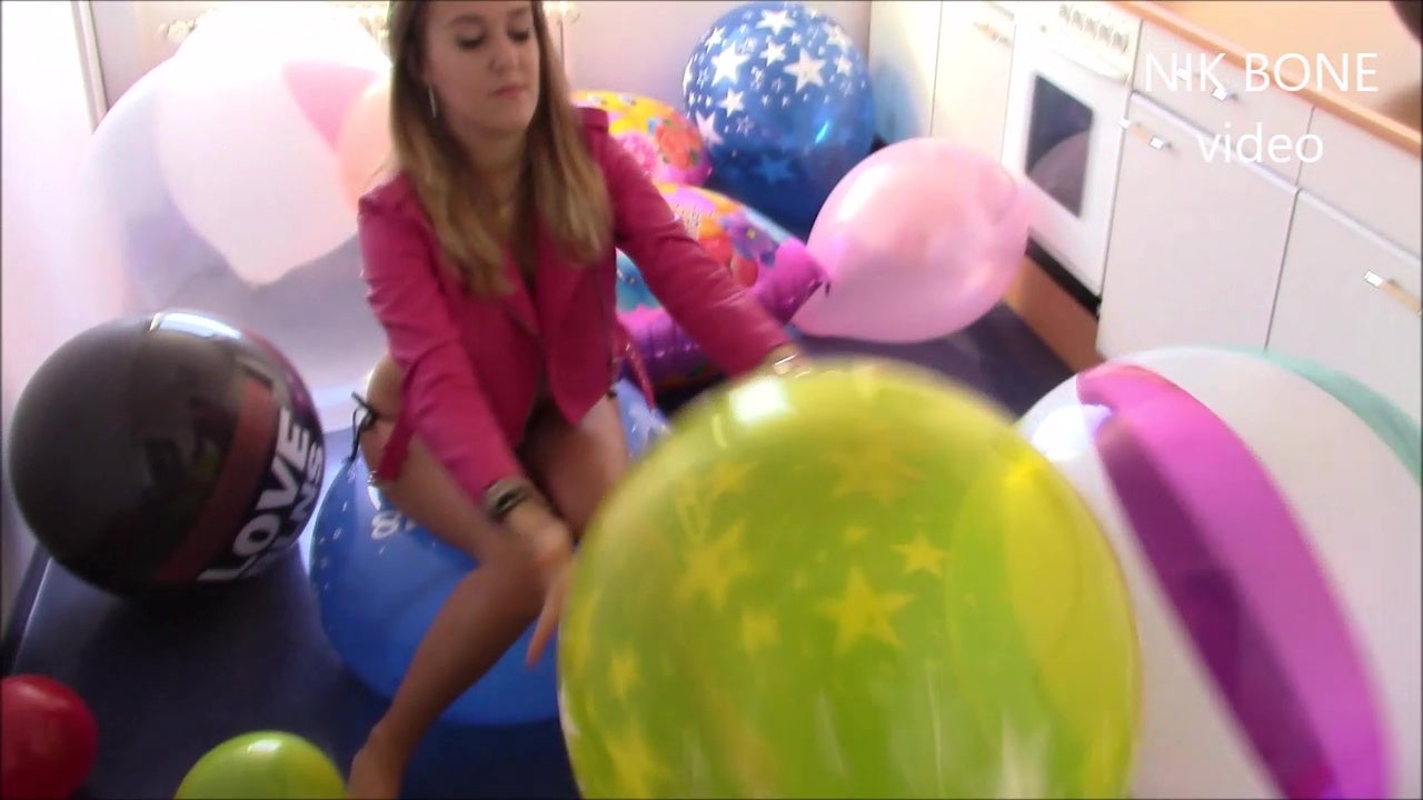 DM 027 Beachball deflating, destroying, popping balloons - 41:36min