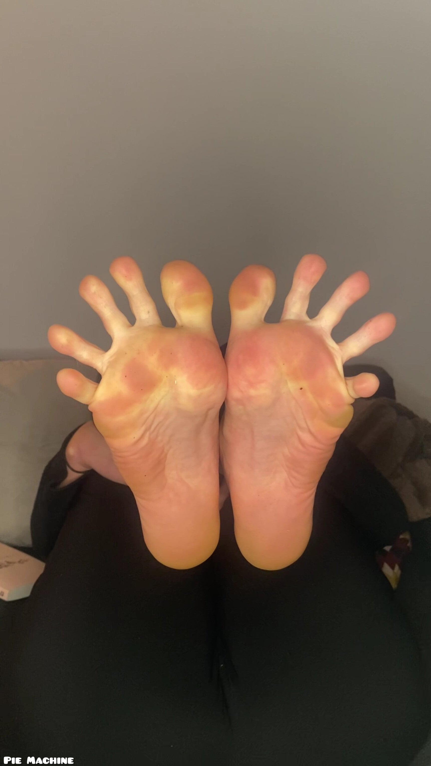 ALISHA Big Feet Whit Super Wide Long Toes Spread